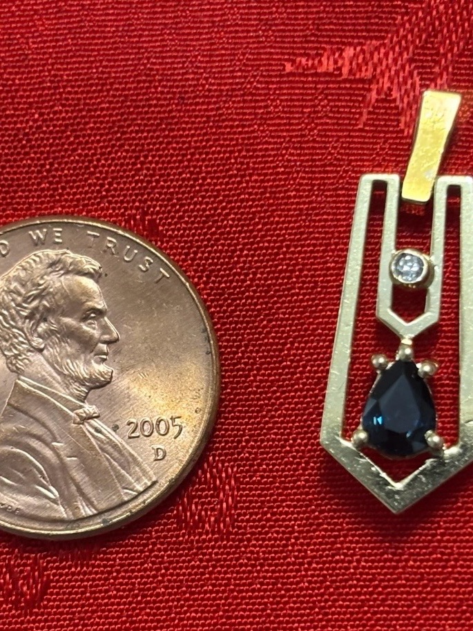 14k Gorgeous And Unique Vintage Sapphire Pendant